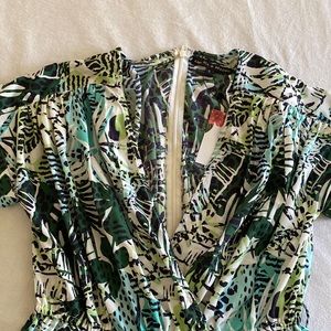 Flower print romper size small tags still on